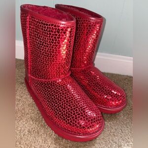 UGG Red Heart 4Y